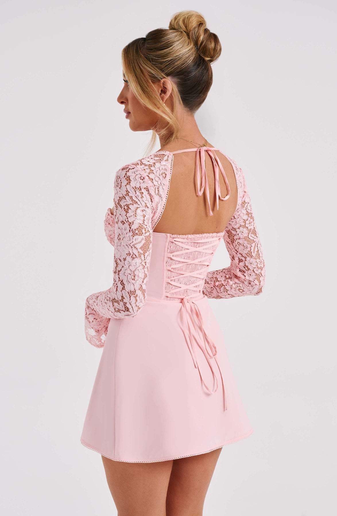 Maëlys Robe Courte en Dentelle