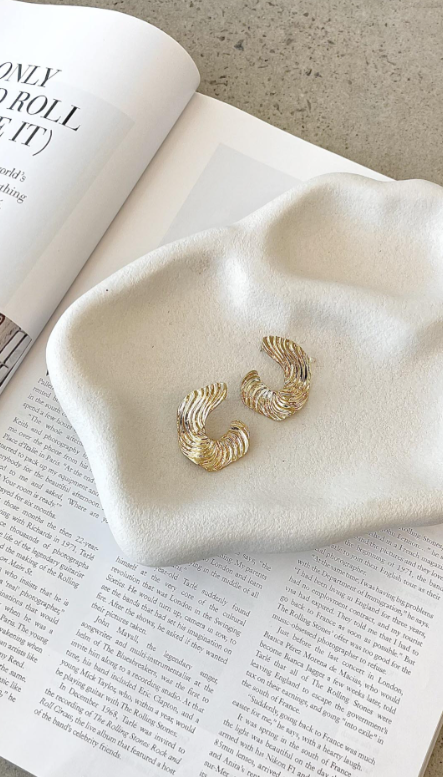 Tiphaine Boucles d'Oreilles Texturées Ondulées